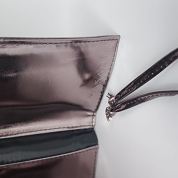 Vasanti Metallic Makeup Brush Travel Case - Picture 5 of 7